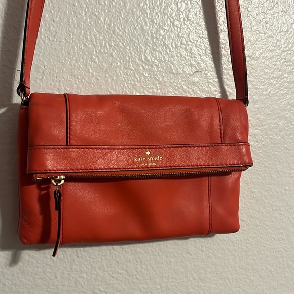 kate spade Handbags - KATE SPADE authentic red/orange zippered messenger bag shoulder strap Medium